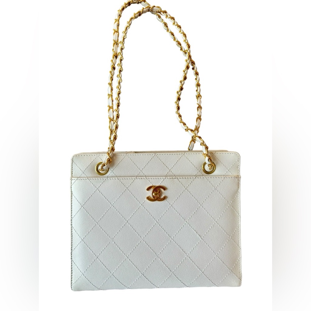 Vintage Chanel White Caviar Quilted Leather Shoulder Bag
